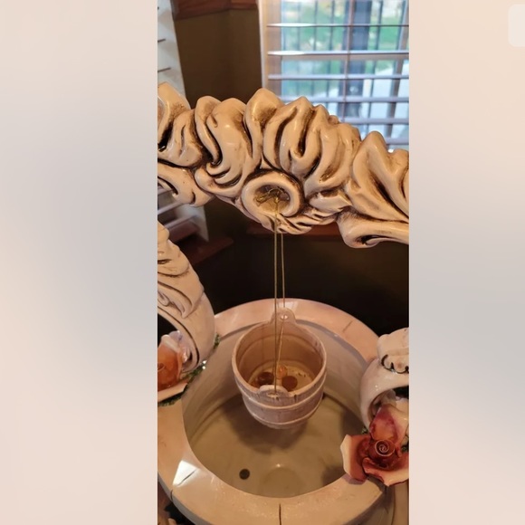 GORGEOUS & RARE EX LARGE VINTAGE  CAPODIMONTE WISHING WELL 27" X 17" - Picture 9 of 12